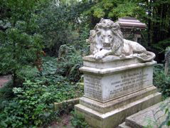 Lion in Abney Park Cemetery